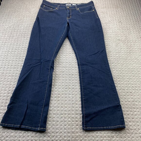 Signature by Levi Strauss & Co. Totally Shaping Plus Boot Cut Women Size 18M - Picture 1 of 12